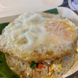 ข้าวผัดหมูสับ ฟรีไข่ดาว