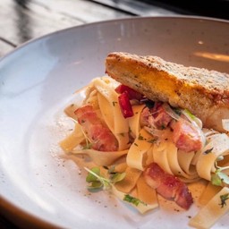 Spicy fettuccine with snapper