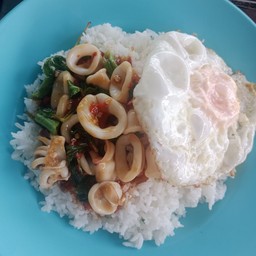 เซตคู่กระเพราปลาหมึก+ไข่ดาว