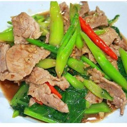 Stir-fried Kale with Pork Pieces