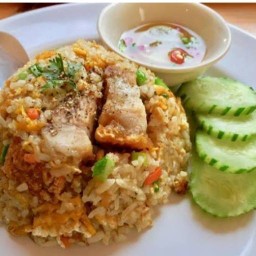 ป้าบุญต้นมะยมอาหารตามสั่ง