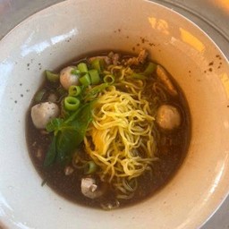 ก๋วยเตึ๋ยวน้ำตกเนื้อ