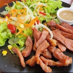 สลัดหมูย่าง หมู 100 กรัม