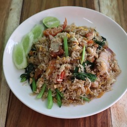 ข้าวผัดโบราณหมูกรอบ