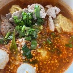 เกี๊ยวหมูต้มยำ