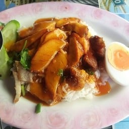 เจ๊เล็ก ข้าวมันไก่ ข้าวหมูแดง เกาเหลาเลือดหมู