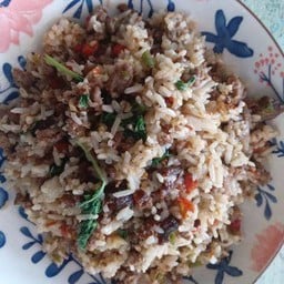 กะเพราเนื้อสับคลุกข้าว
