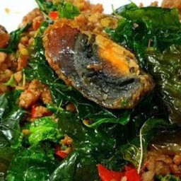 ข้าวกระเพราไข่เยี่ยวม้า