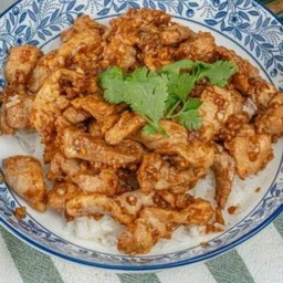 ข้าวหมูทอดกระเทียม