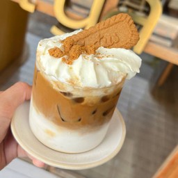 Caramel Biscoff Latte