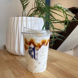 นมคาราเมลเย็น