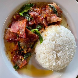 ข้าวกะเพราเบค่อน หอมนัว