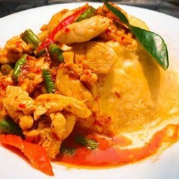 ข้าวไข่ข้นเครื่องแกงหมูสามชั้น