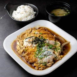 ข้าวราดหน้าไก่คัทซึไข่ไก่