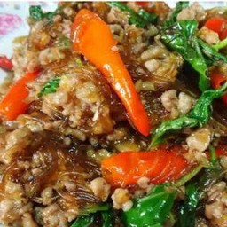 ข้าวราดกระเพราหมูวุ้นเส้น+ดาว(หรือไข่ต้ม)