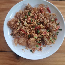 ไก่คั่วพริกเกลือ (กับข้าว)