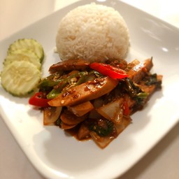 ข้าวราดผัดกะเพราหมูยอ