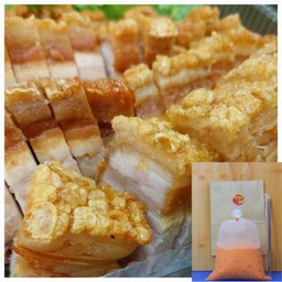 หมูกรอบไฮโซซั๊กกำบ๋อชุดเล็ก+น้ำจิ้ม+เครื่องดื่มสดชื่น