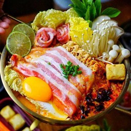 มาม่าหม้อไฟ หมู