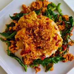 ข้าวกระเพราไก่ไข่ข้น