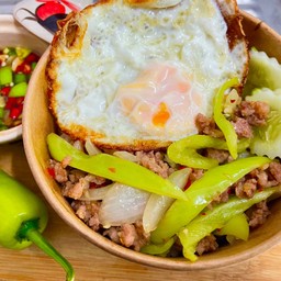 ผัดพริกอ่อนหมูสับไข่ดาว