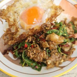 ข้าวกะเพราเนื้อชิ้นติดมัน เกรด A+
