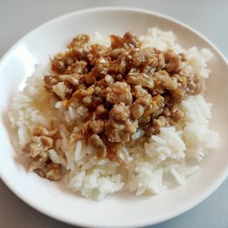 ข้าวหมูกระเทียม