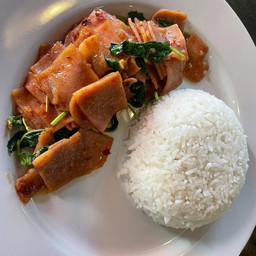 ข้าวกะเพราแฮมไก่ กลมกล่อม หอมแฮม