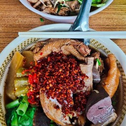 ก๋วยเตี๋ยวไก่มะระ เจ้าเก่าหน้าหมู่บ้านสหกรณ์ 1