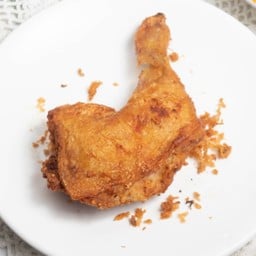 สะโพกติดน่องไก่ทอด (ใหญ่)