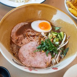 ก๋วยเตี๋ยวหมูเบคอนน้ำตก