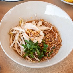 ก๋วยเตี๋ยวไก่ฉีก