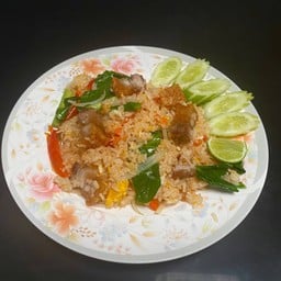 ข้าวผัดหมูกรอบ