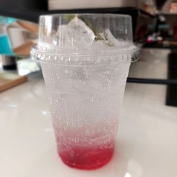 สตรอเบอรี่ลิ้นจี่โซดาเย็น