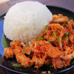 ข้าวยำไก่แซ่บ spicy chicken with rice