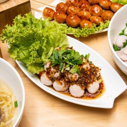 ยำลูกชิ้นหมู