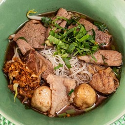 เส้นหมี่หมูน้ำตก