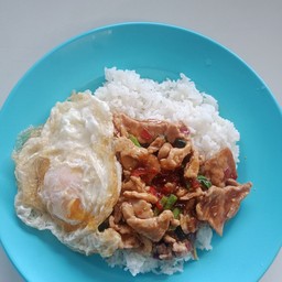 จัดเซตผัดพริกแกงหมูชิ้น+ไข่ดาว