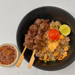 ข้าวผัดกระเทียมเนื้อวากิวจิ้มแจ่วไข่ดอง