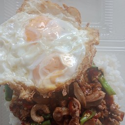 จัดเซตกระเพราเครื่องใน+ไข่ดาว