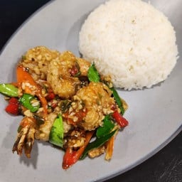 ข้าวราดกุ้งผัดพริกใบมะกรูด