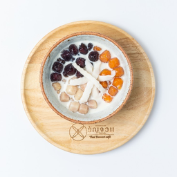 No.12 เผือกหอม มันหวานสีม่วง มันหนาวสีส้ม เสิร์ฟพร้อมน้ำกะทิสูตรรัญจวน