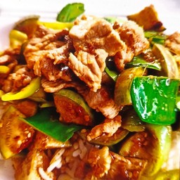 ข้าวกระเพราหมูชิ้น