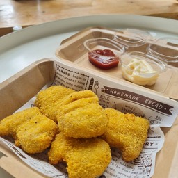 นักเกตไก่พร้อม 2 ซอส (มะเขือเทศ+มาโย)