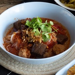 ขนมจีนน้ำเงี้ยว (หมู)