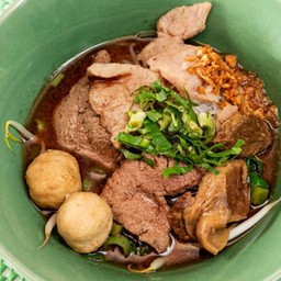 เส้นเล็กหมูน้ำตก