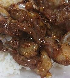 เนื้อทอดกระเทียมราดข้าว