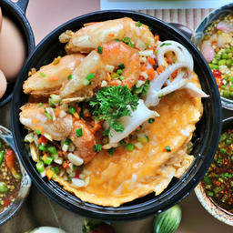 ข้าวไข่ข้นปลาหมึกผัดพริกลุยสวน