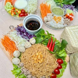 ซอสซ่าส์ เตี๋ยวบก หมี่คลุก สลัดผัก สาขา แบริ่ง 58