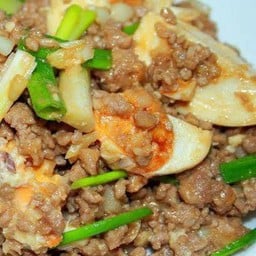 ข้าวหมูสับผัดไข่เค็ม